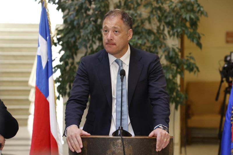 Aton- Castro (RN) respondió a la arremetida de Boric