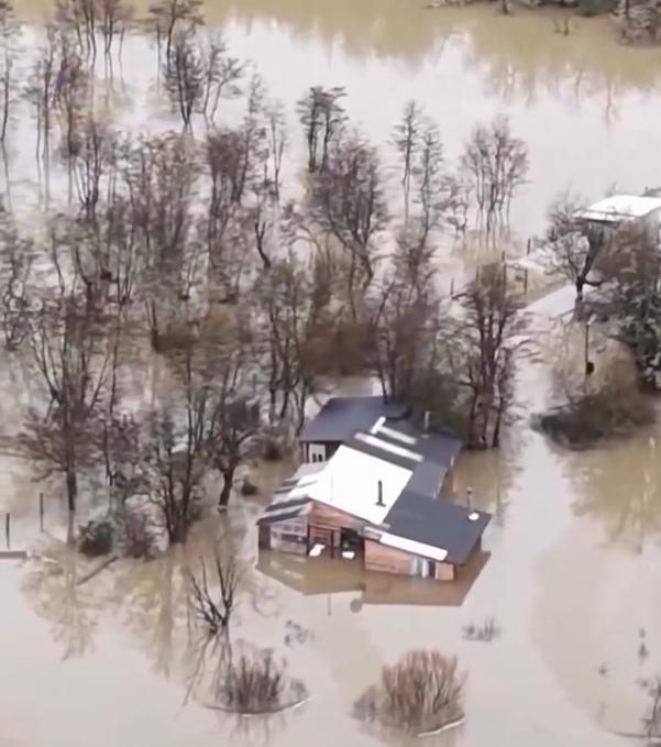 Gobernador de Aysén por temporal: “En tres días quedó literalmente la embarrada” - Aton