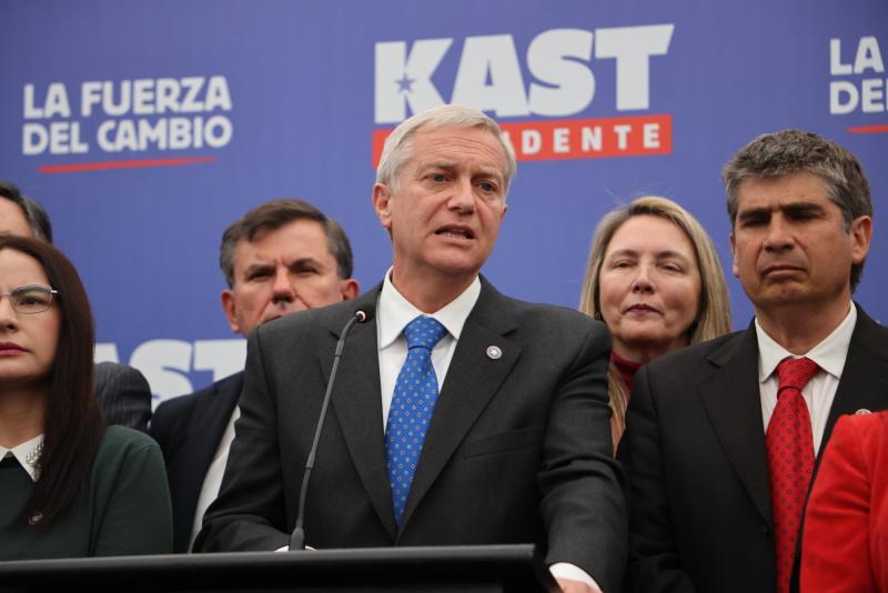 Aton- Kast aseguró que seguirá las normas constitucionales