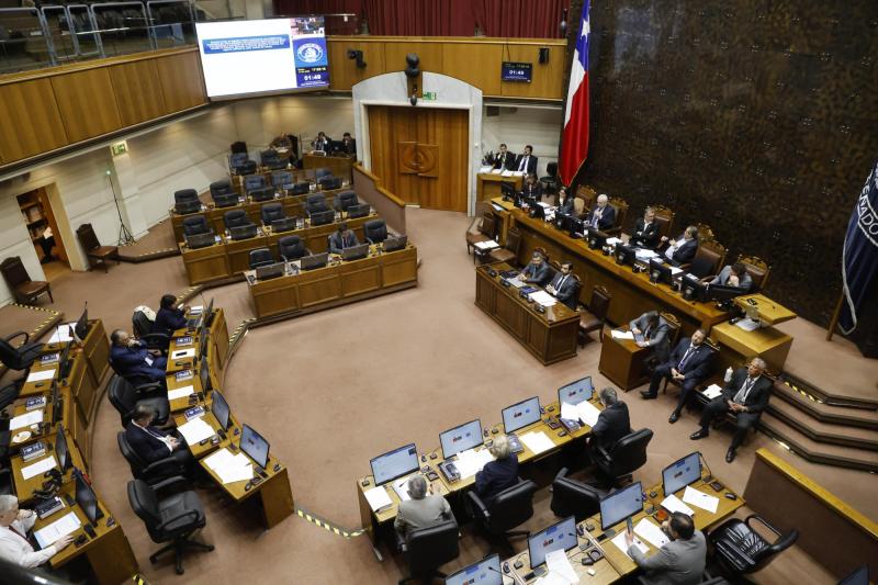 Aton- En encuesta CEP la opción de tener un líder sin Congreso ni elecciones tuvo un alza