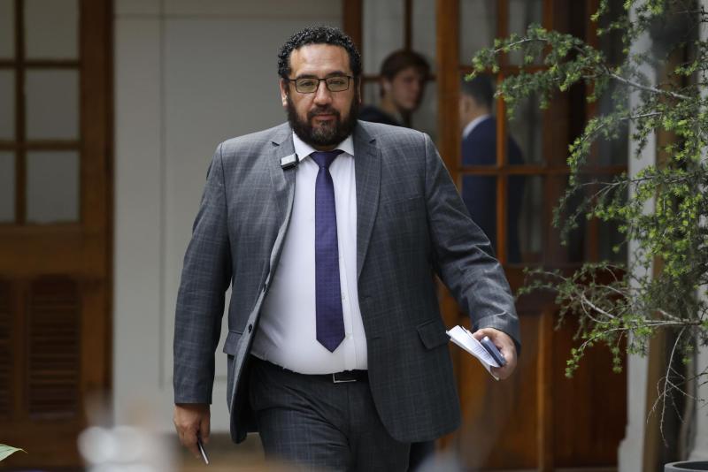 Aton- Ministro de Educación, Nicolás Cataldo