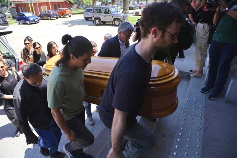 Aton - Marcelo Alonso cargando el féretro de Héctor Noguera