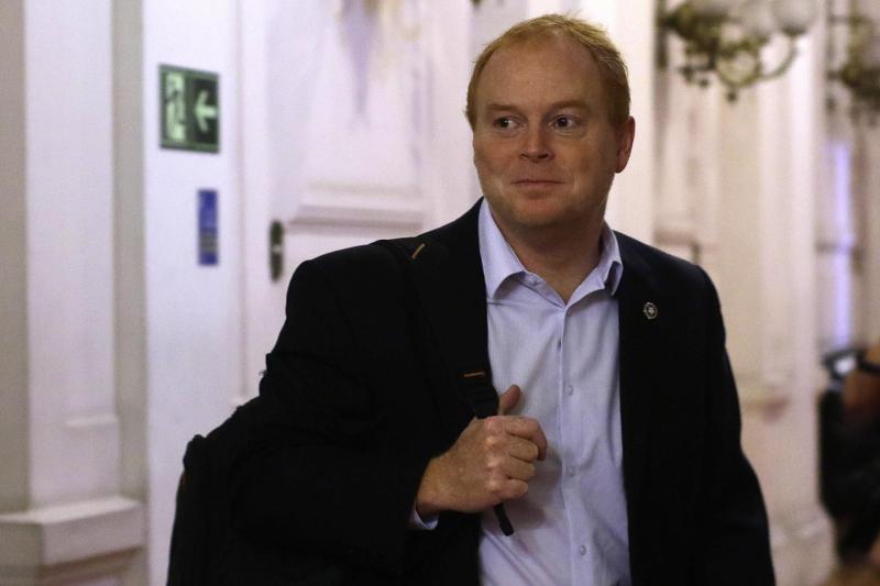 Aton- Senador Rojo Edwards