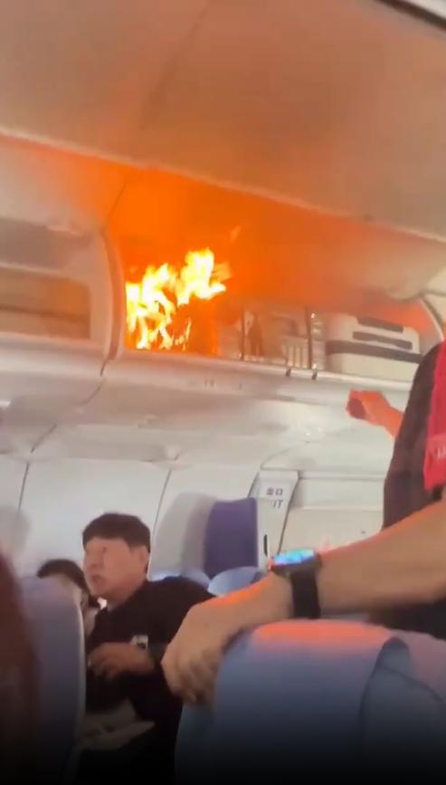VIDEO | Incendio dentro de un avión forzó un aterrizaje de emergencia: el fuego se habría originado por una batería de litio - RRSS