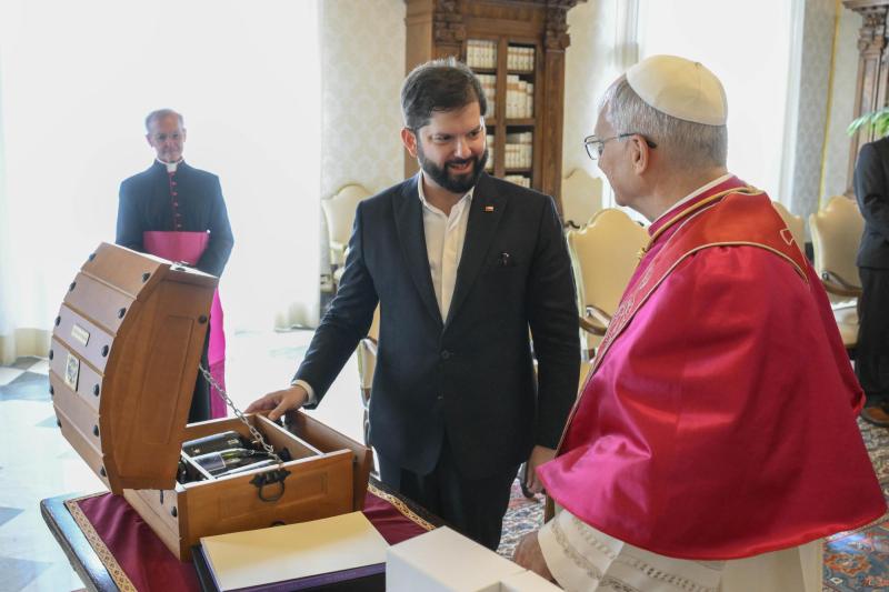 Vatican Media - El Presidente Gabriel Boric y el Papa León XIV en el Vaticano