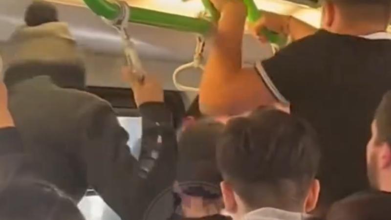 Instagram/alertavcosta - Captan golpiza en Metro de Valparaíso a hombre que grabó a una joven por debajo de su falda