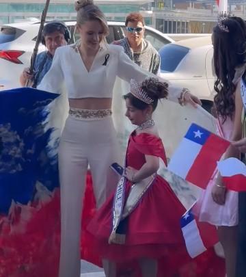 Inna Moll en el aeropuerto