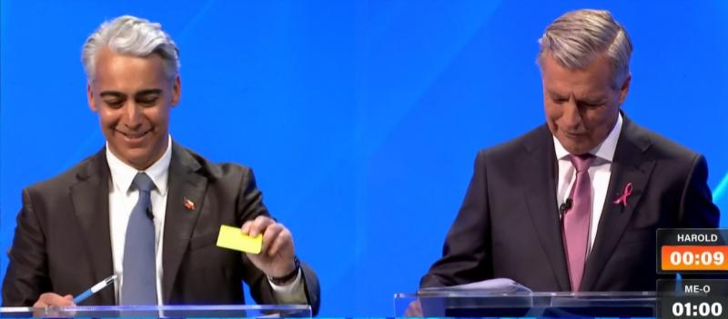 T13 - El intercambio de amarillas entre Mayne-Nicholls y MEO durante el debate presidencial: "Tarjeta para usted"