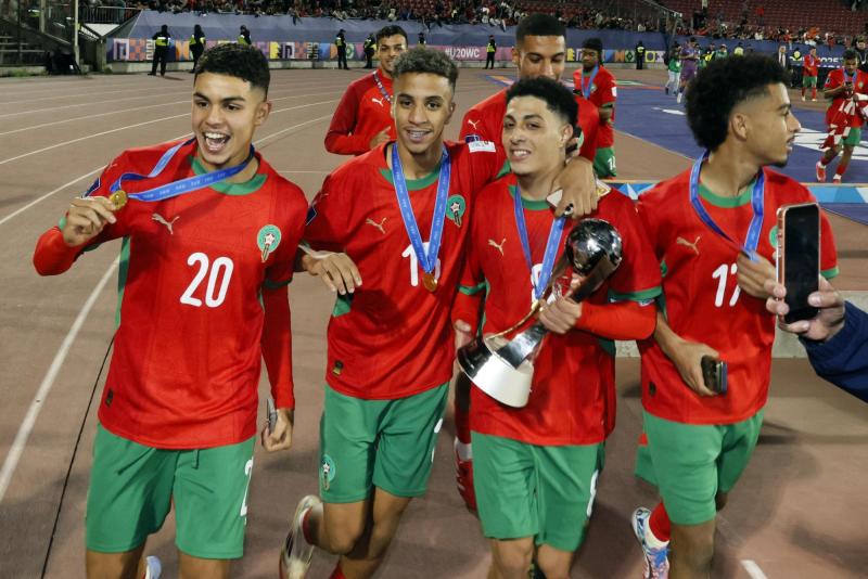 Exfutbolista le responde con todo a Óscar Ruggeri por sus críticas a Chile - Photosport