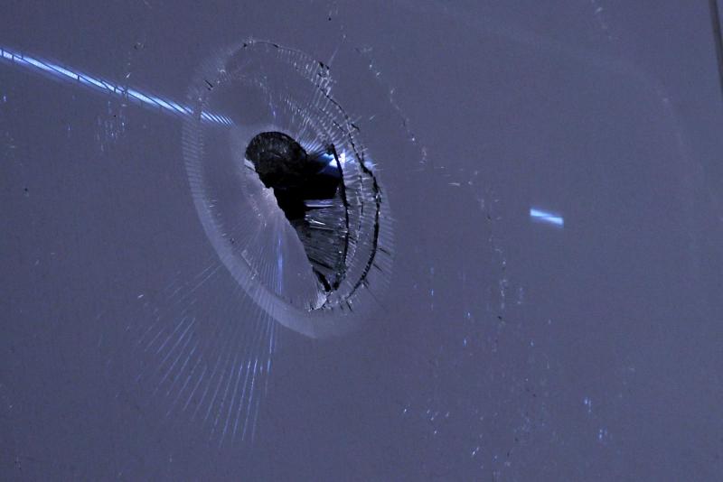 Hinchas apedrean bus de Lanús - Photosport