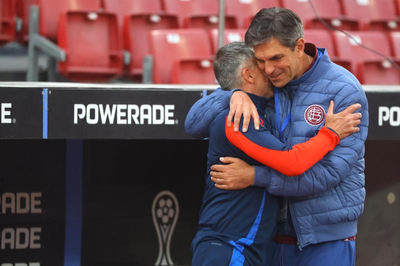 Universidad de Chile visita a Lanús - Photosport