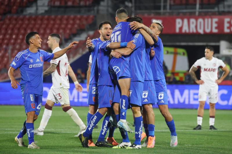 Photosport - Aránguiz le dio el empate a la U ante Lanús en la Copa Sudamericana