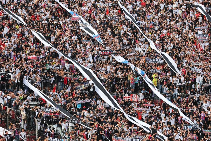 Hinchas Colo-Colo en el duelo vs. Limache (Photosport)