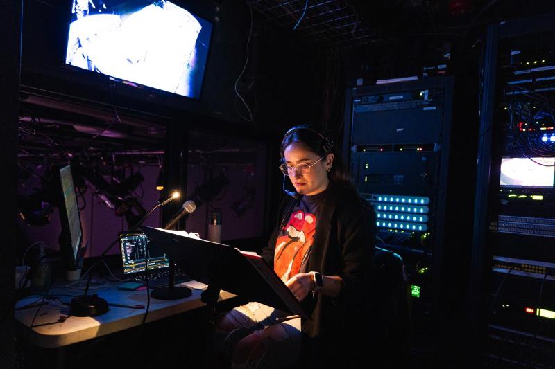 La chilena que la rompe como Stage Manager junto a artistas de Broadway: "