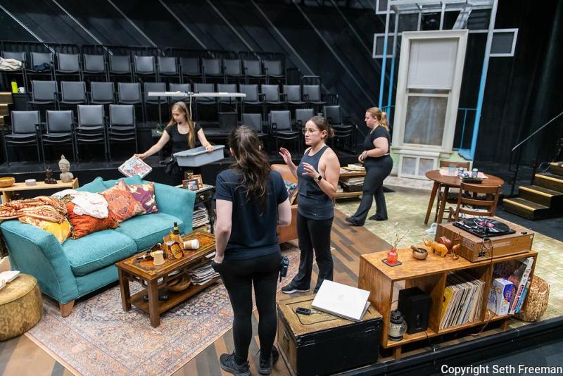La chilena que la rompe como Stage Manager junto a artistas de Broadway: "