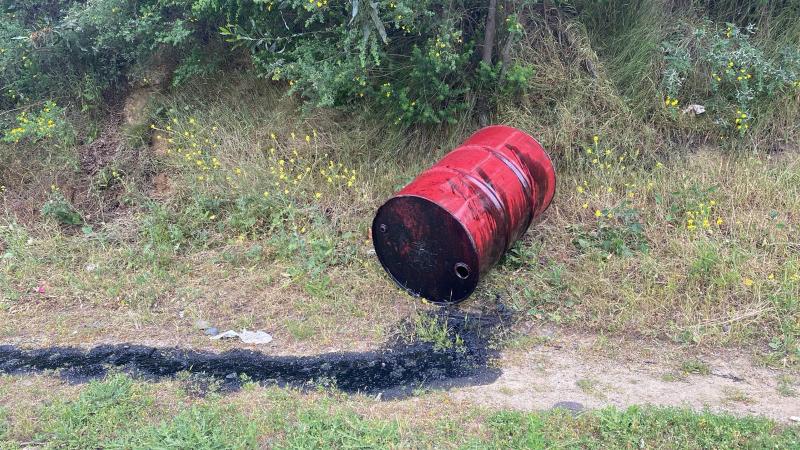 T13 - Desconocidos arrojaron aceite en plena carretera