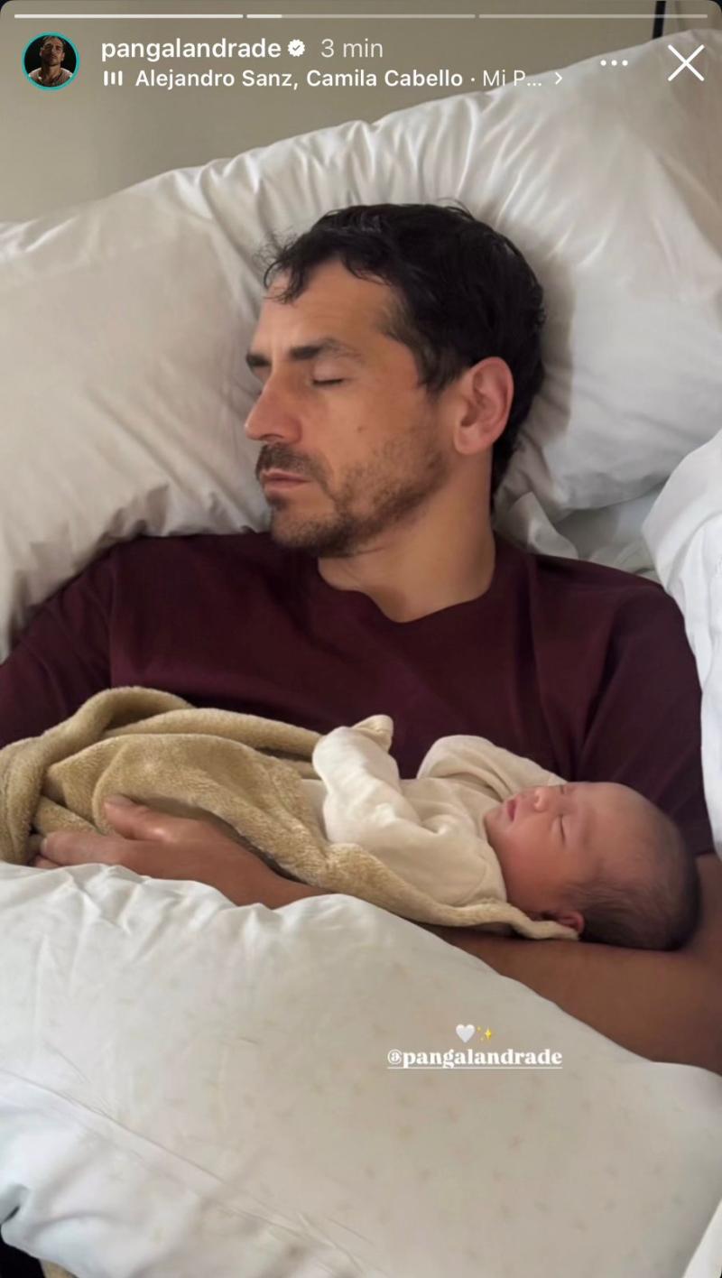 Captura - La tierna foto de Pangal con la pequeña Alanna