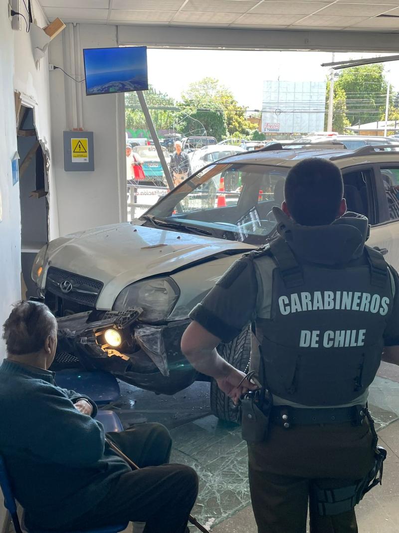 T13 - Choque de auto con clínica dental en Limache