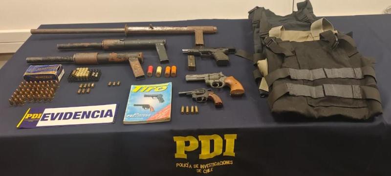 T13 - Caso Julia Chuñil: Decretan prisión preventiva para madre e hijo por amenazas a fiscal y tenencia de armas - PDI de Valdivia