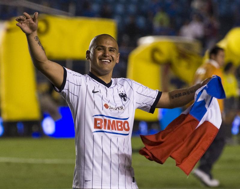AFP - Chupete Suazo celebrando la Copa del Torneo Apertura de México con el Monterrey en 2009