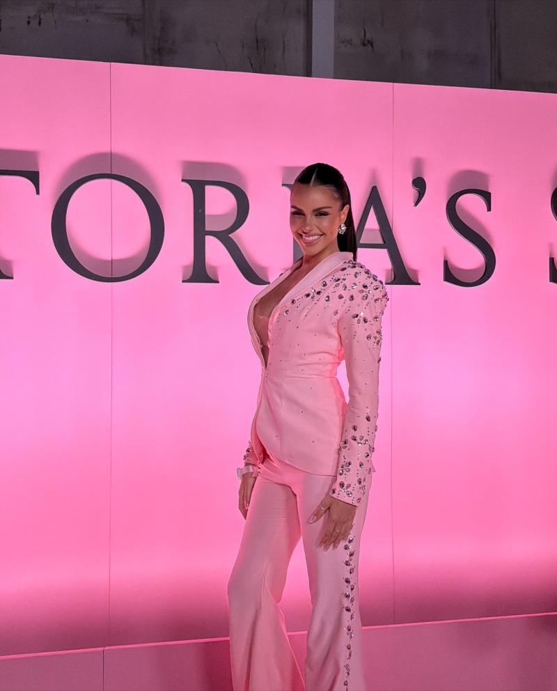 Instagram - Emilia Dides en el Victoria's Secret Fashion Show