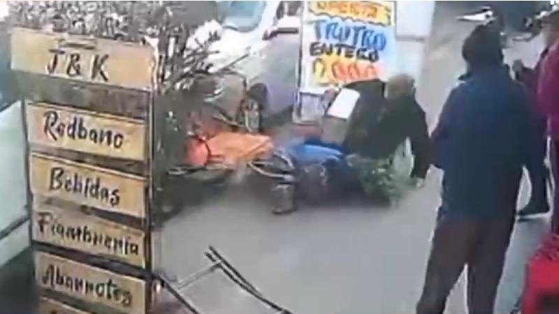 La Tarde es Nuestra - Más de 30 hoyos en avenida de Cerro Navia