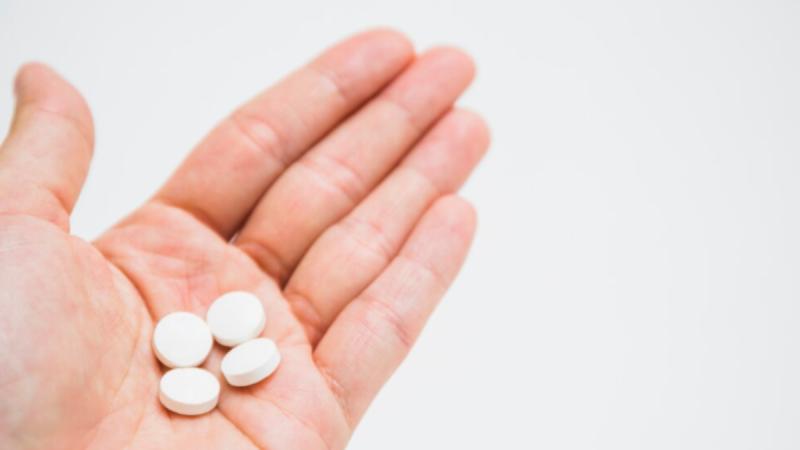 ISP ordena retiro de lote de medicamento antialérgico - referencial freepik