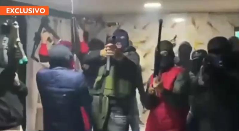 Barrista de Los de Abajo que tendría nexos con funcionario de la U es hermano de peligroso narco: Está en la cárcel por pagar millonaria suma por un homicidio | T13