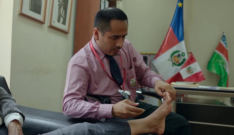 América Noticias de Perú - Congresista obliga a cortar las uñas