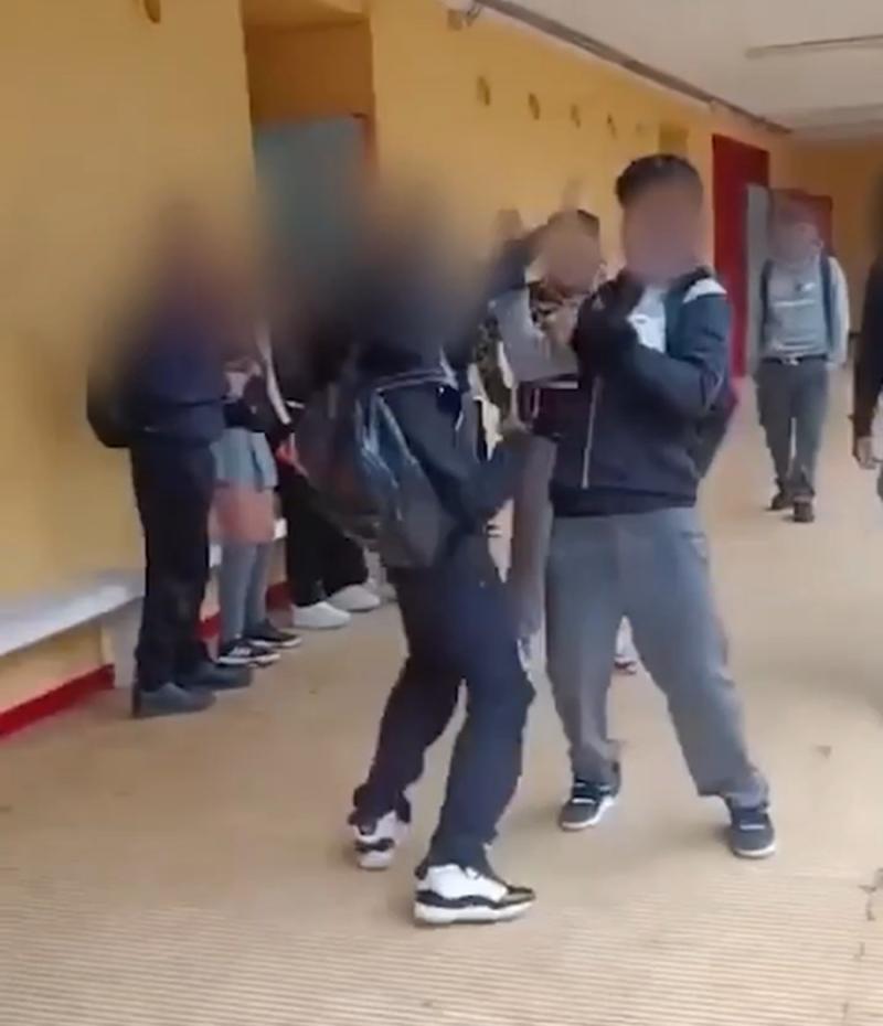 X - Pelea de alumnos en liceo José Santos Ossa en Vallenar