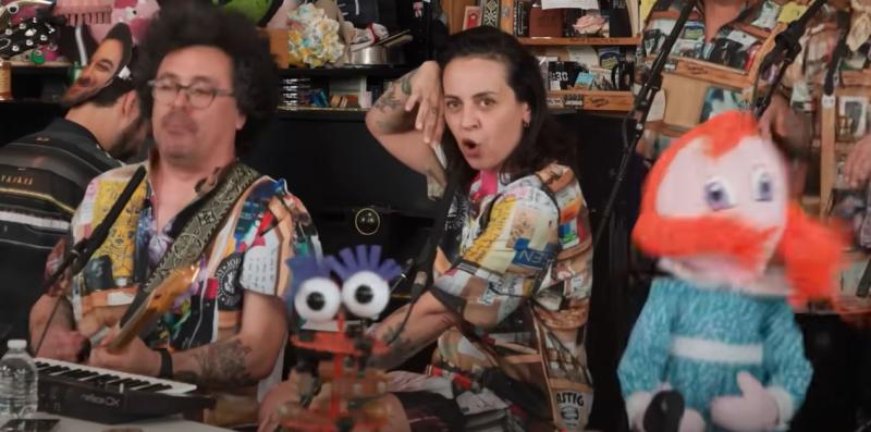 Captura - Jani Dueñas en el Tiny Desk de 31 Minutos