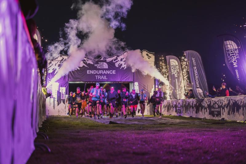 Los atletas iniciaron la carrera en categoría ultra de 80K y 50K entre las 4:00 y 6:00 horas, mientras que los 25K y 10K largaron entre las 8:00 y 9:00 horas