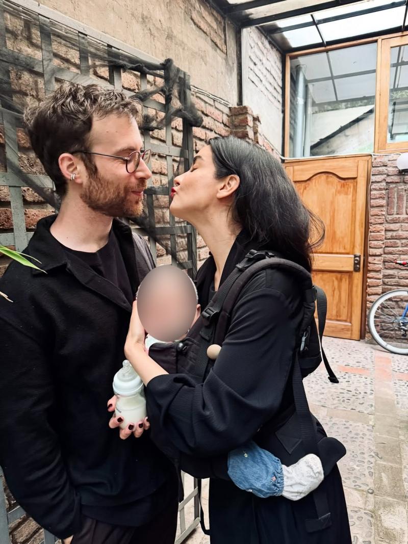 La romántica postal del hijo menor de Héctor Noguera que confirma romance con reconocida actriz - RRSS