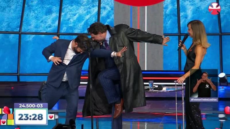 La triple donación del presidente Boric en la subasta de la Teletón 2025: incluye objeto que él mismo se llevó en la versión anterior - Captura Teletón