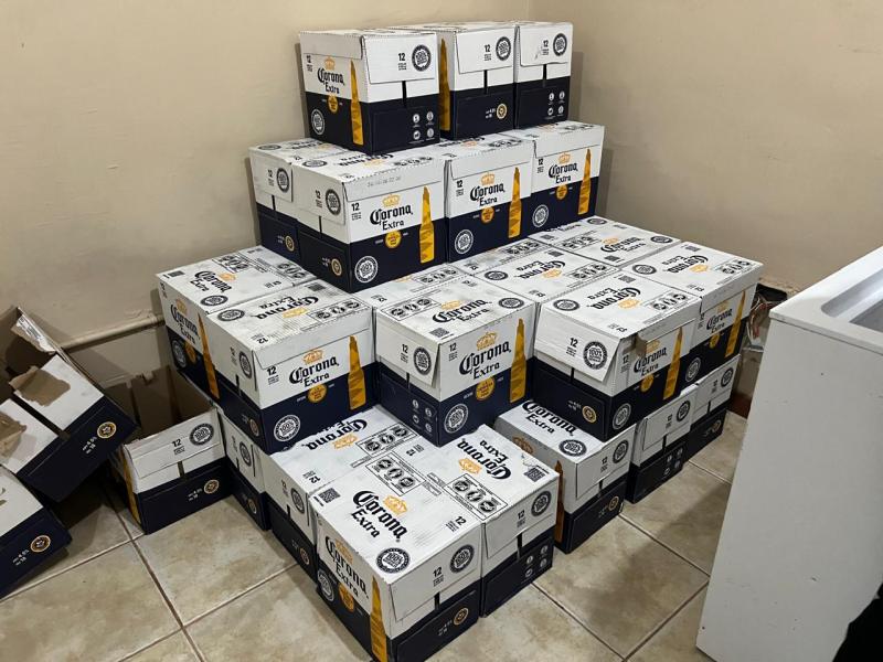 Clausuran inmueble usado para fiestas clandestinas en Independencia: decomisaron más de 1.200 cervezas