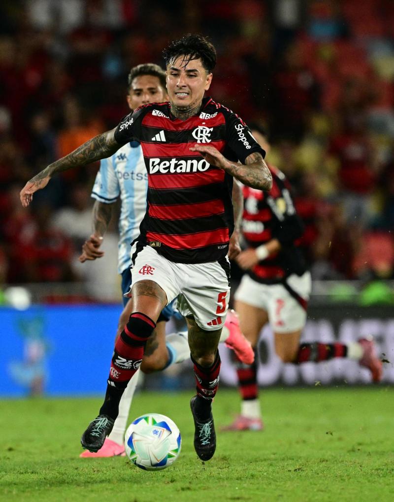 Erick Pulgar visita a Sao Paulo por el Brasileirao - AFP