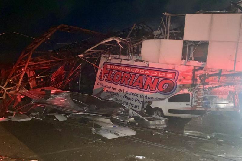 Destrucción tras paso del tornado en Brasil - AFP PHOTO / PARANA STATE GOVERNMENT