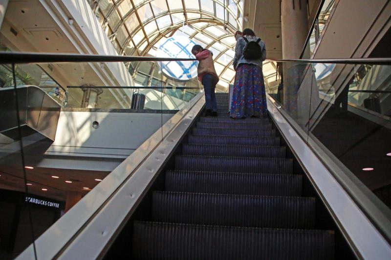 Agencia Uno - Escalera mecánica (referencial)