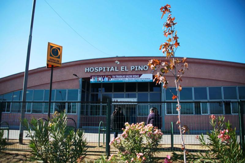 Director del Hospital El Pino denunciado por acoso sexual: "Hizo como un diagnóstico psiquiátrico llamándome ninfómana" - Agencia Uno y captura T13