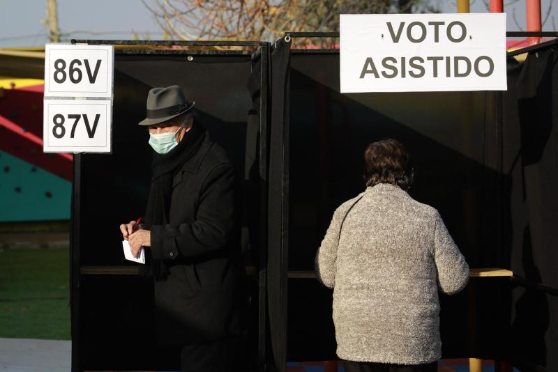 Madre denuncia falta de inclusión luego de que su hijo con discapacidad fuera designado como vocal de mesa: "Prefiero pagar la multa a que pase por todo eso” - Agencia Uno