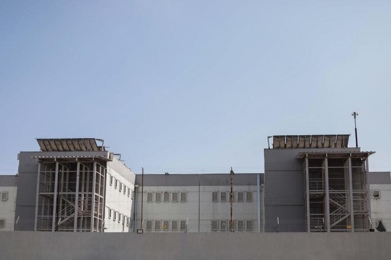 T13 - Usando un teléfono "arrendado": Así opera el negocio del contenido erótico desde la cárcel de San Miguel | Captura de video - Agencia UNO