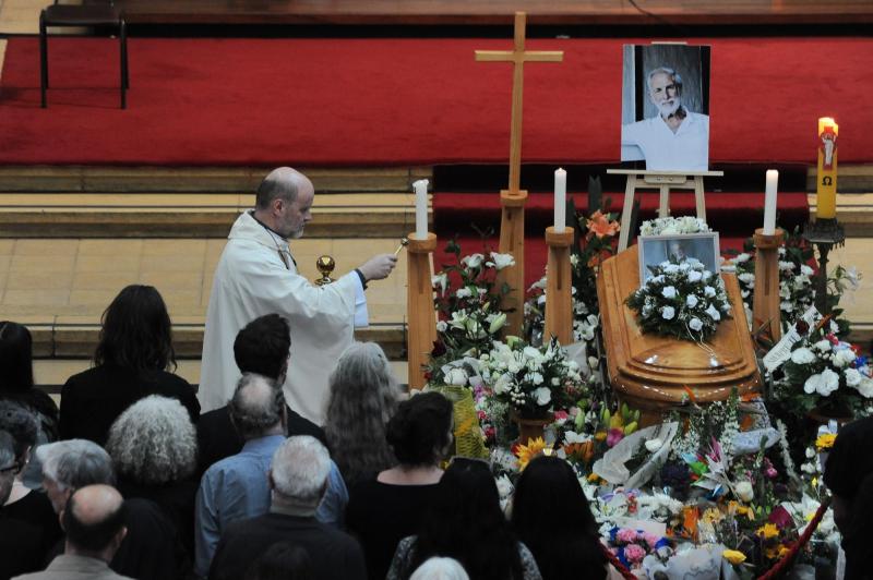 Cristián Campos reconoce que su discurso en el funeral de Héctor Noguera no fue autorizado por la familia: “Sí, estuvo mal saltarse las reglas” - Agencia Uno