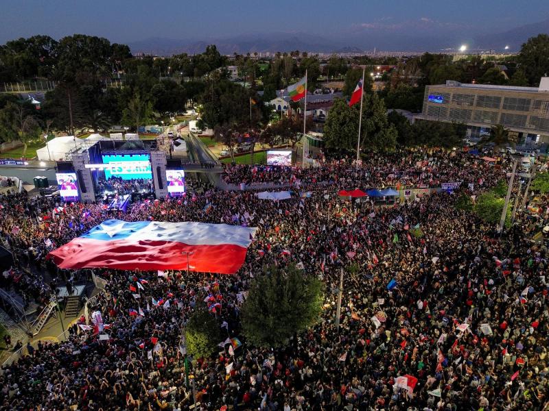 T13 - Elección presidencial: Chile enfrentaría a las urnas en un clima de polarización y un centro político debilitado | Agencia UNO