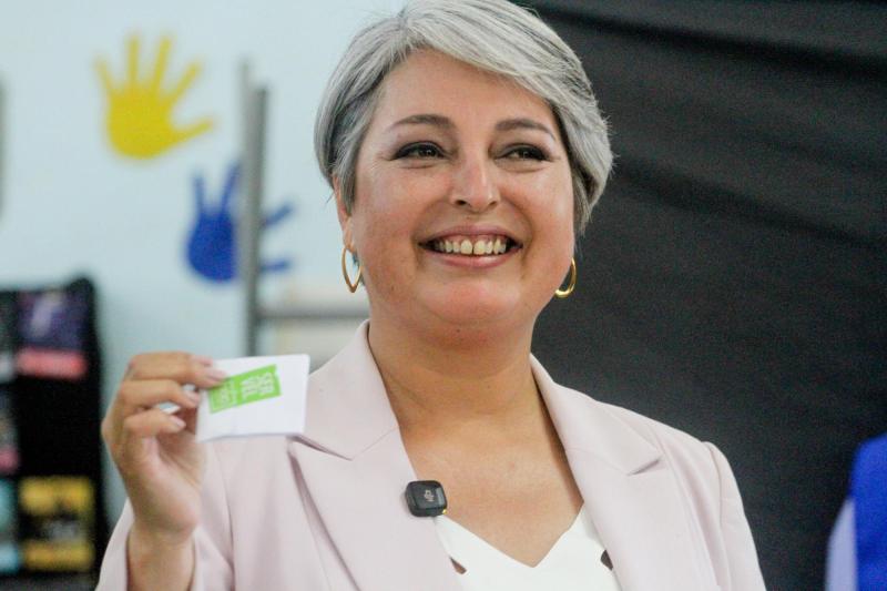 T13 - Comando de Jeannette Jara ante primeros resultados y balotaje contra Kast: "Hay una elección nueva que comienza " | Agencia UNO