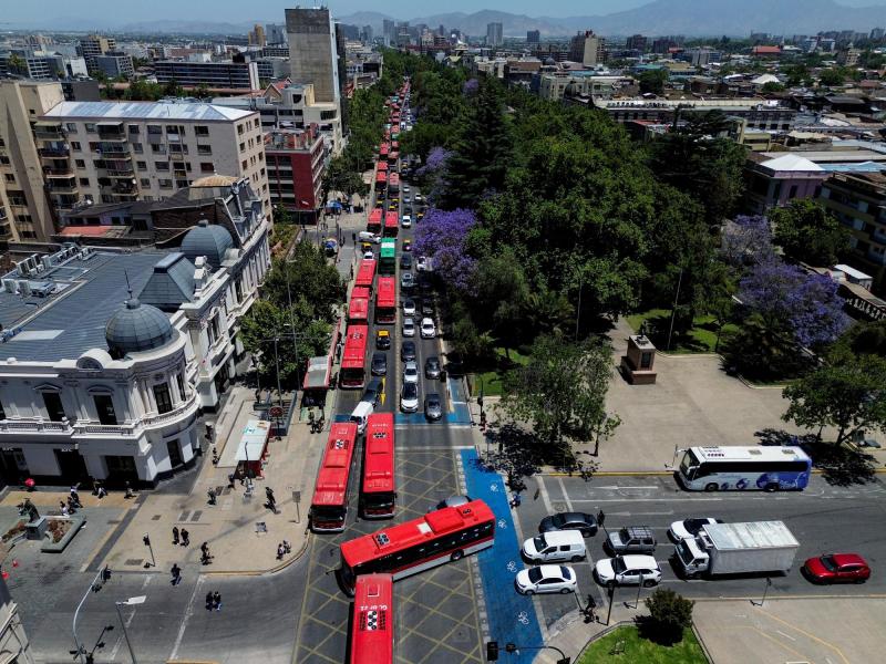 Agencia Uno - Despliegue de buses por falla de Metro de Santiago