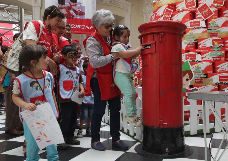 Últimos días para apadrinar cartas de Navidad de Correos de Chile: Cómo participar | Agencia UNO