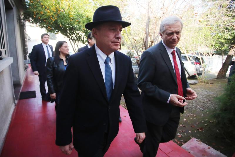 Kast desmiente dichos de Jara contra su asesor económico - Aton