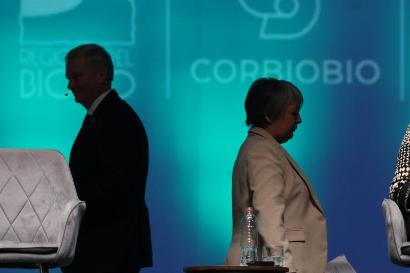 T13 - Cadem mantiene brecha entre Kast y Jara a dos semanas del balotaje, pero persiste alto número de indecisos | Aton