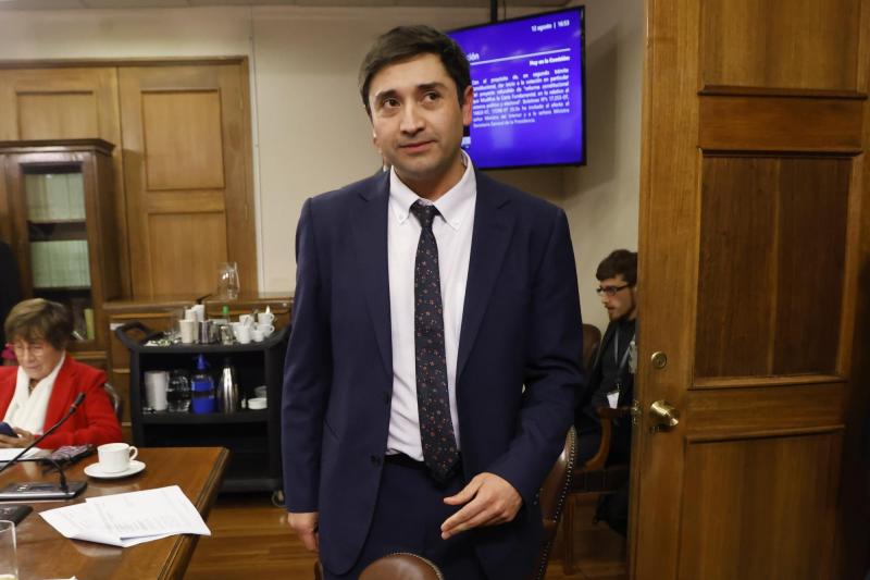 Aton- Diputado Miguel Ángel Calisto (ind.)