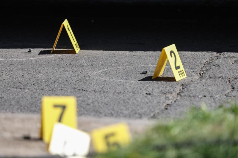 T13 - Joven de 19 años muere baleado fuera de local clandestino en Concepción: el recinto ya había sido escenario de otros hechos violentos | ATON - Referencial